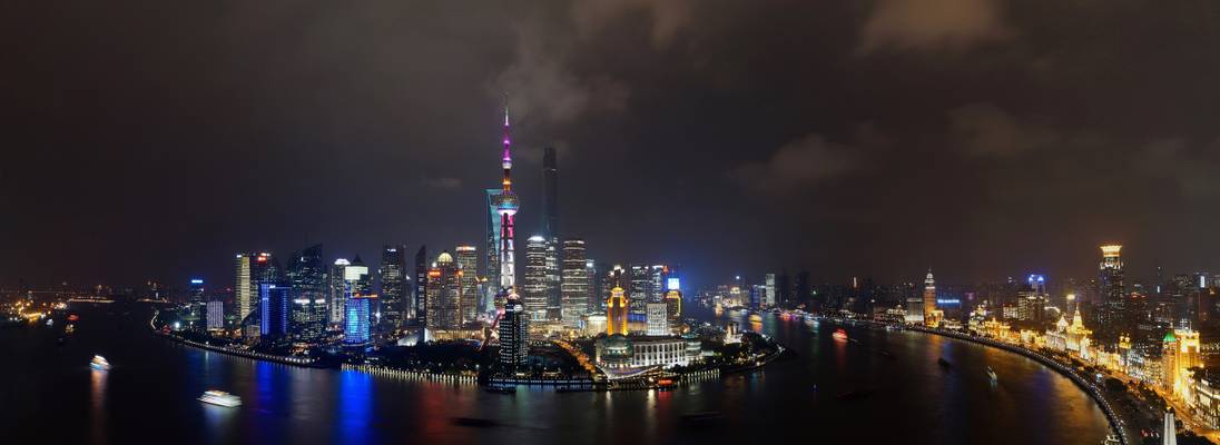 The Oriental Pearl Tower and Pudong district, view from Vue Bar, Hyatt on the Bund, Shanghai, China - 浦东, 上海，中国