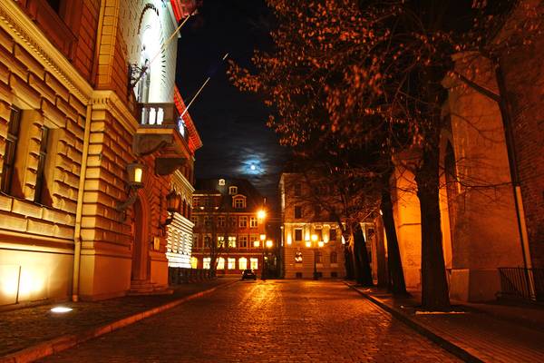 Riga by night. Klostera st