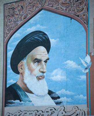Mural at Khomeinei Mausoleum