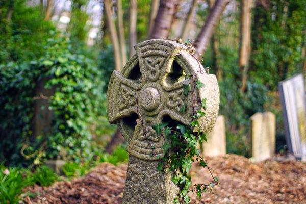 Ivy on the cross, Highgate Cemetery