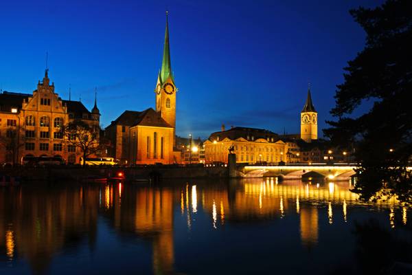 Zurich by night. Fraumünster