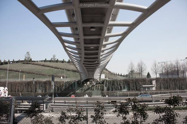 Viale De Gasperi pedestrian and bicycle walkway