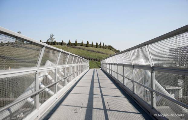 Viale De Gasperi pedestrian and bicycle walkway