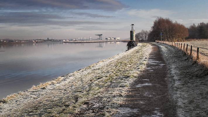 Park Quay light and Clyde Walkway.