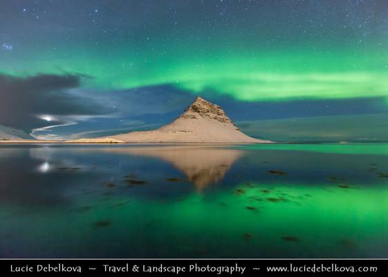 Iceland - Snæfellsnes - Grundarfjörður - Kirkjufell during setting Moon & Northern lights - Aurora Borealis