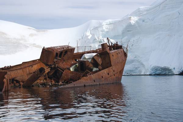 Whaling ship wreck Gouvernoren