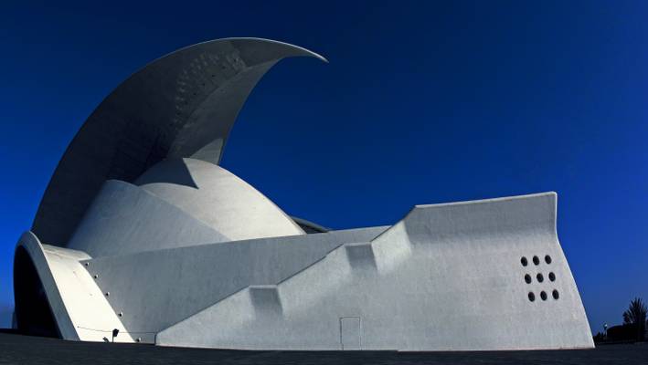 Variaciones Sobre un Edificio / Variations on a Building