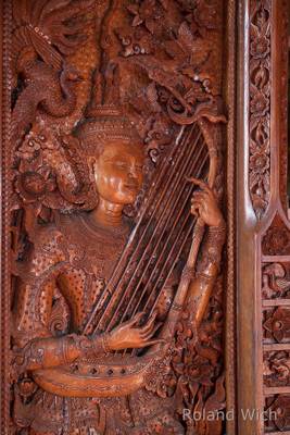 Chiang Mai - Wood Carving in Wat Buppharam
