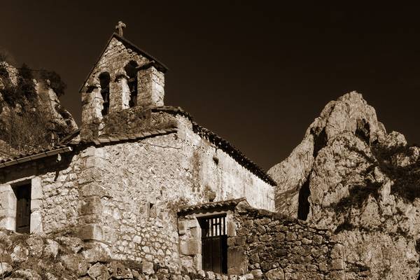 La iglesia de Camarmeña