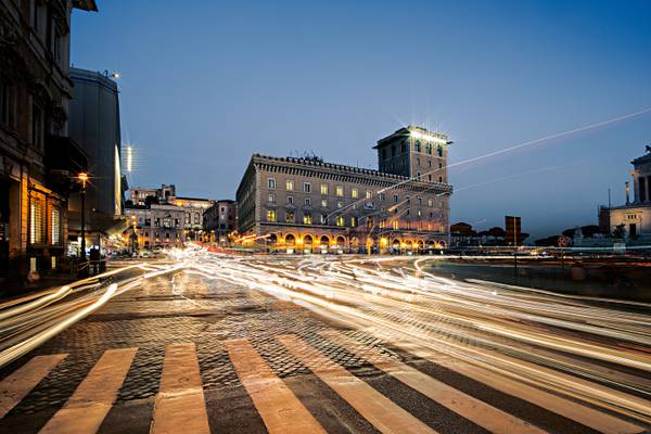 Rush hour in Piazza Venezia
