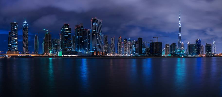 Dubai - Business bay Panorama bei Nacht