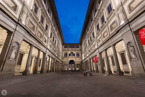 Galleria degli Uffizi at blue hour [IT]