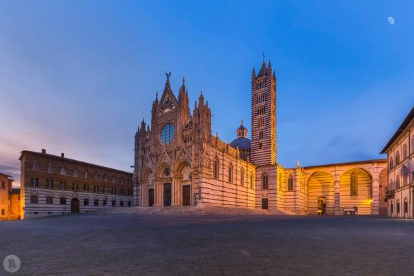 Piazza del Duomo at blue hour [IT]