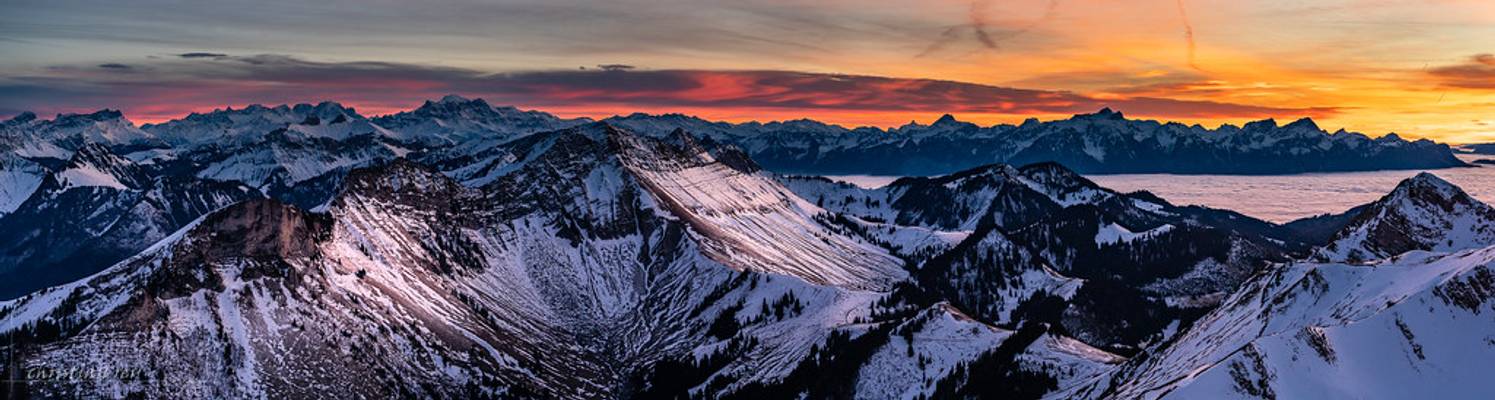 Panorama hivernal sur les Alpes et Préalpes (Switzerland)