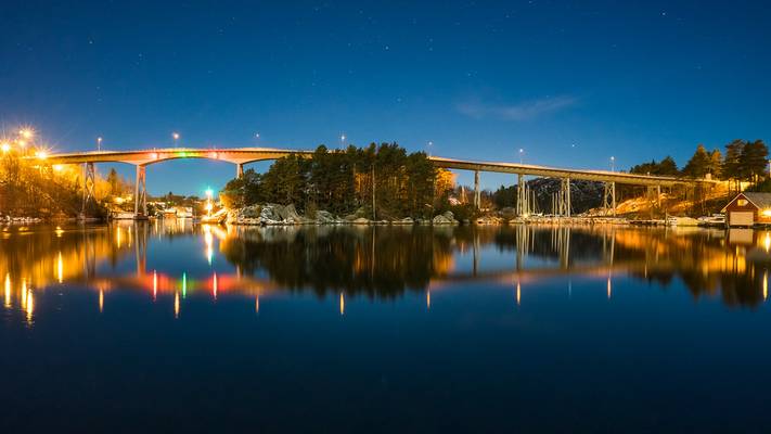 Eigeroy bridge at night