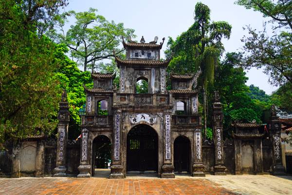 Gate of Thien Tru Temple, Perfume Pagoda, Vietnam