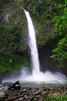 Rio Fortuna waterfall