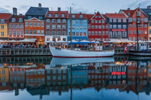 Nyhavn reflected