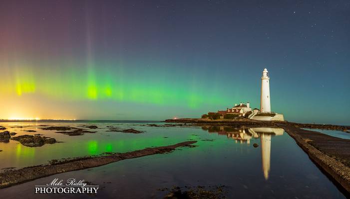 St Marys lighthouse Aurora