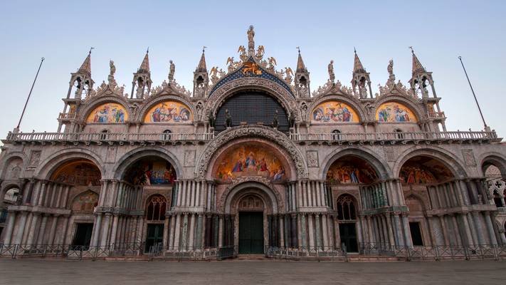 Where The Venetian's Go And Pray...