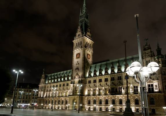 Hamburg: Town Hall by Night