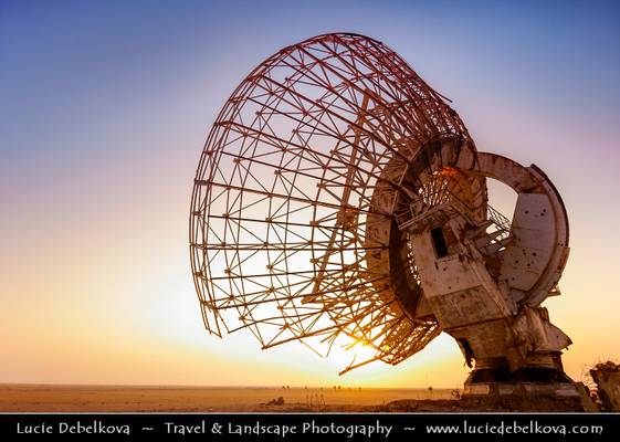 Kuwait - Kuwaiti Desert - Destroyed Satellite Antenna