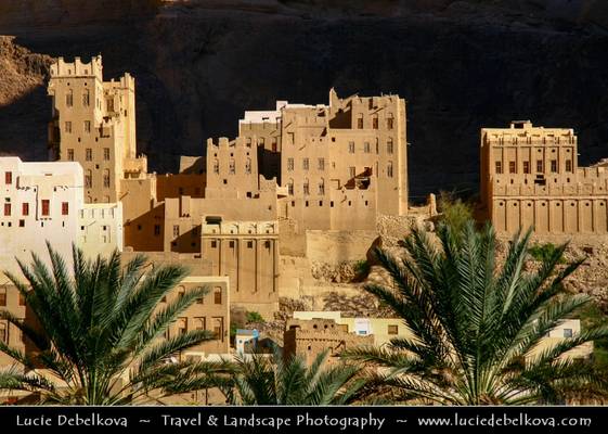 Yemen - Mud house city in Wadi Dawan