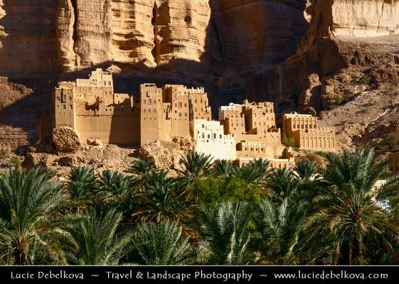 Yemen - Mud house city in Wadi Dawan