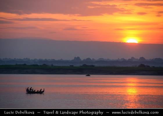Myanmar - Mandalay - Ayeyarwady (Irrawaddy) River at Sunset