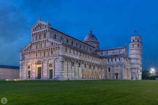 Piazza dei miracoli at blue hour [IT]