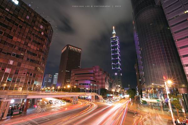 Taipei 101 Skyscraper & Light Trails  │ Nov. 22, 2015