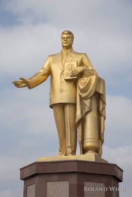 Mary - Türkmenbasy Statue