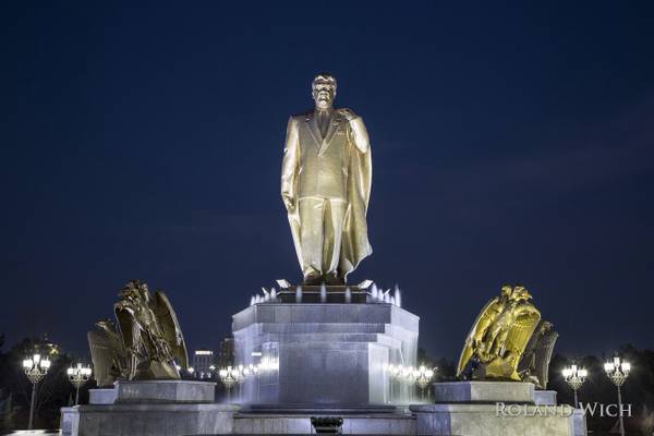 Ashgabat - Turkmenbashi Statue