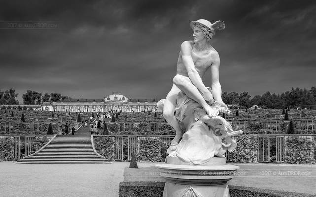 _MG_2085_web - Hermes statue in the park Sanssouci