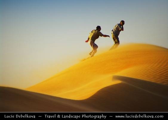 Oman - Fighting with the sand in Wahiba Sands