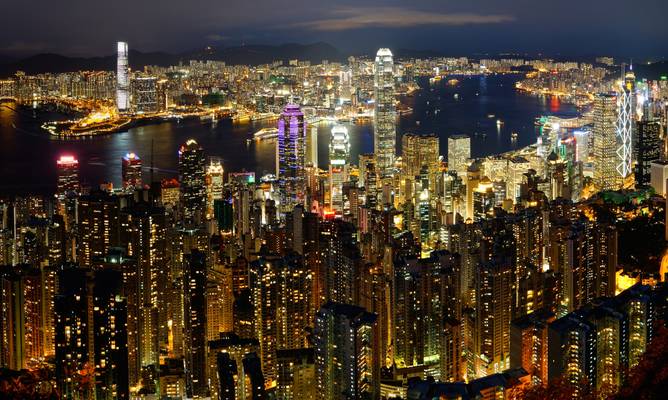 Skyline and Victoria Harbour at night, view from Victoria Peak, Hong Kong, China - 香港，中国