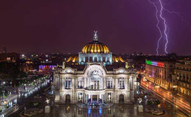 Thunder above the Palacio
