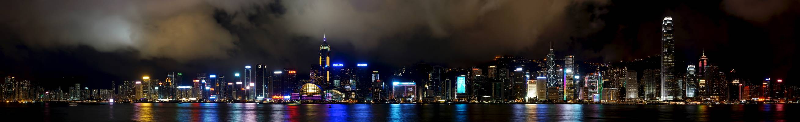 Central and Victoria Harbour at night, view from Tsim Sha Tsui, Hong Kong, China - 香港，中国