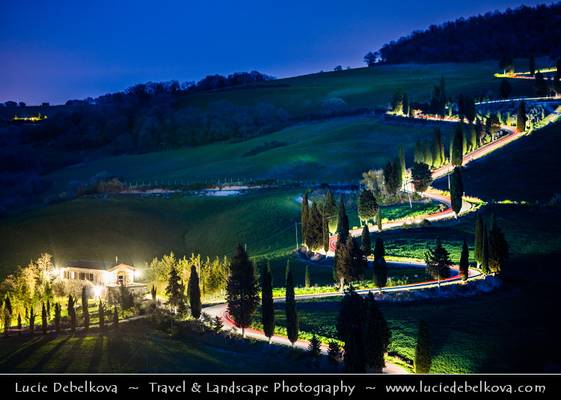 Italy - Tuscany - Toscana - Curvy road of Val d'Orcia at night