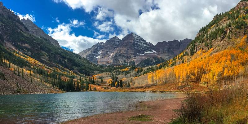 Autumn at the Maroon Bells, Colorado [OC][4000x2000]