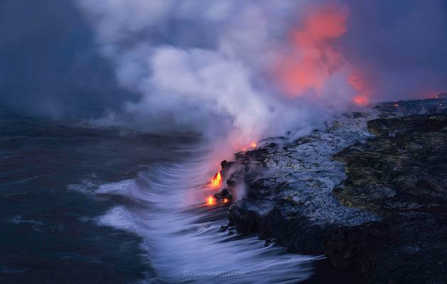 Lava Waterfall, Kilauea Volcano, Hawaii [OC] [2200 x 1238]