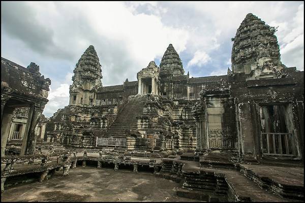 Angkor Wat inside court
