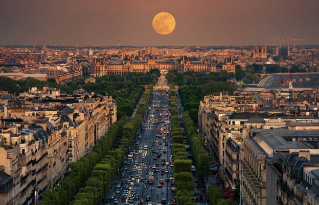 Champs-Élysées under a pale moon