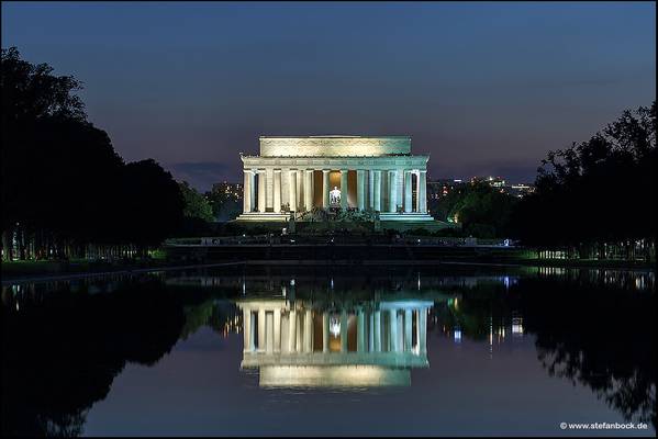 Lincoln Memorial And Reflection Pool