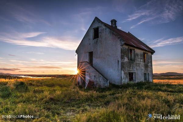 The Old abandoned farmhouse Sjónarhóll in Vogar - Documenting