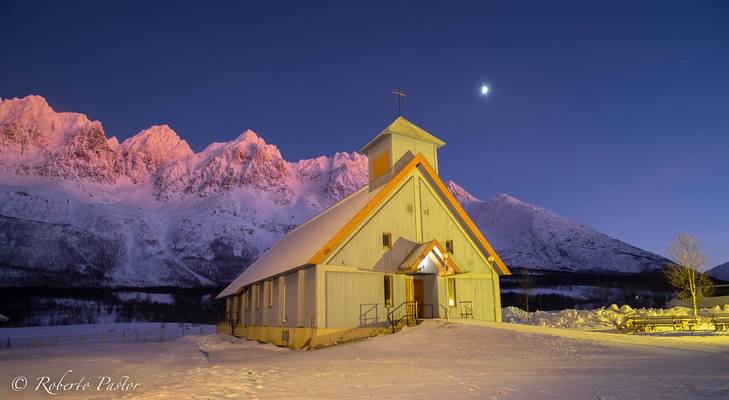 Lakselvbukt kirke