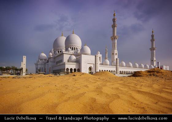 United Arab Emirates - Abu Dhabi - Sheikh Zayed Bin Sultan Al Nahyan Mosque