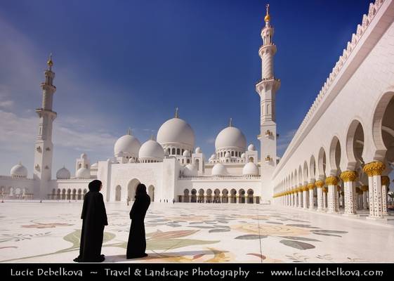 United Arab Emirates - Abu Dhabi - Sheikh Zayed Grand Mosque and two women in abaya