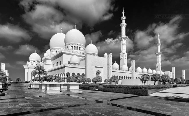 _MG_9032_web - Sheikh Zayed Mosque in B&W