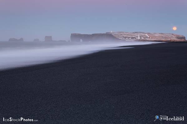 Where the Moon sets down at Dyrhólaey - #Iceland